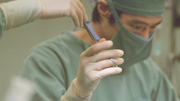 孤高的手術刀_A Lone Scalpel_電影劇照