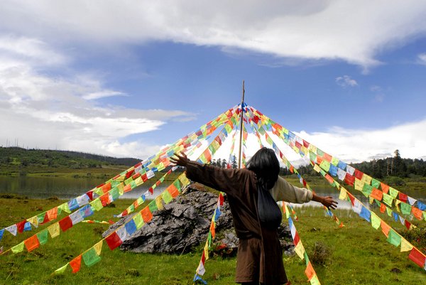 命懸800公里_Wild Horse from Shangrila_電影劇照